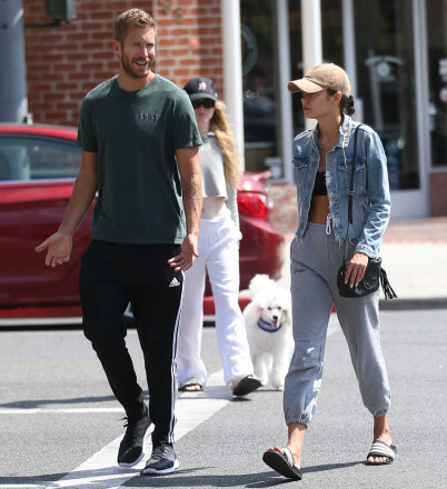MED KJÆRESTEN: Calvin Harris har vært sammen med Aarika Wolf i flere år. Her er de sammen i Los Angeles i 2019. Foto: NTB Scanpix MED KJÆRESTEN: Calvin Harris har vært sammen med Aarika Wolf i flere år. Her er de sammen i Los Angeles i 2019. Foto: NTB Scanpix